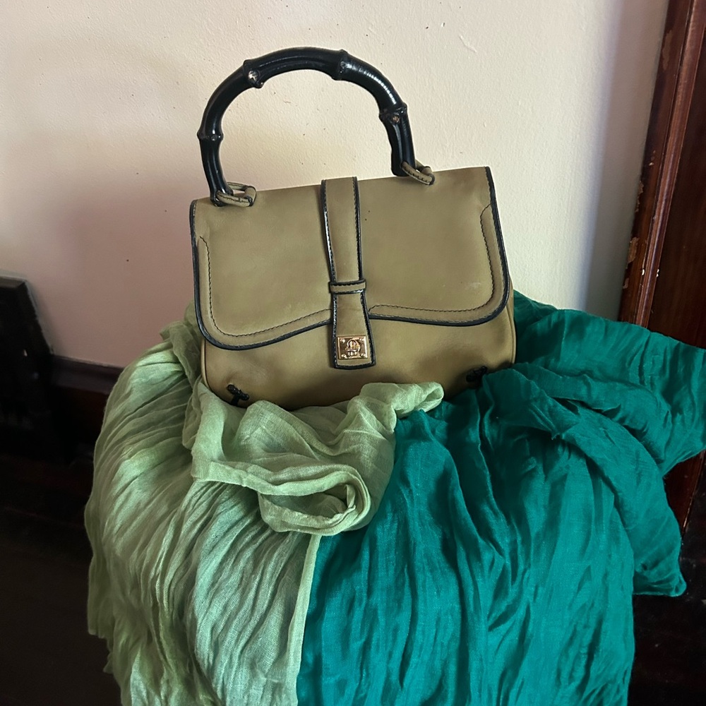 Suede wrist bag army green